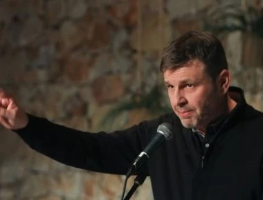 Ο Α. Γκλέτσος πήρε τους δρόμους με ένα...εκχιονιστικό (βίντεο)